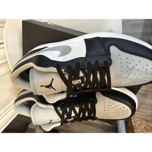 Nike Men's Air Jordan 1 Low Lace-up Sneakers Light Smoke Grey Size 8.5 NWOT